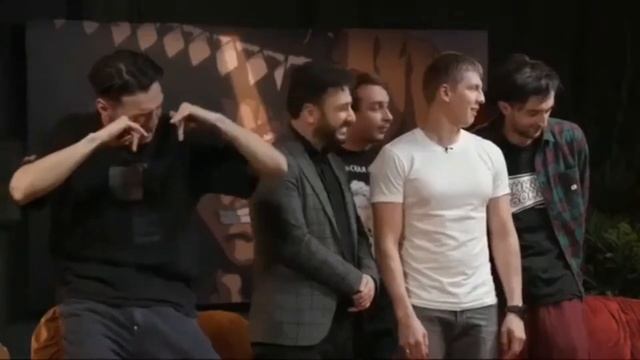 Сабуров танцует под песни Скриптонита смотреть онлайн