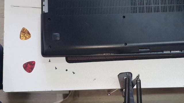 Lenovo Ideapad 100 15IBD Replacing and upgrading the HDD to SSD 2022 Guide смотреть онлайн