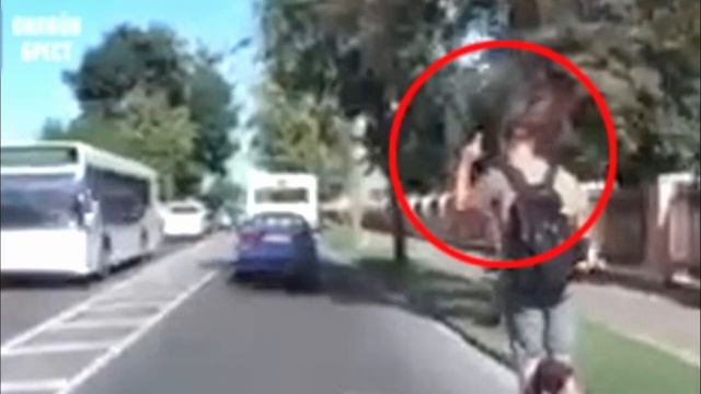 Электросамокат обгоняет через сплошную и показывает фак смотреть онлайн