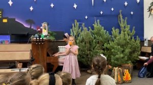 Спали детки на кроватках.