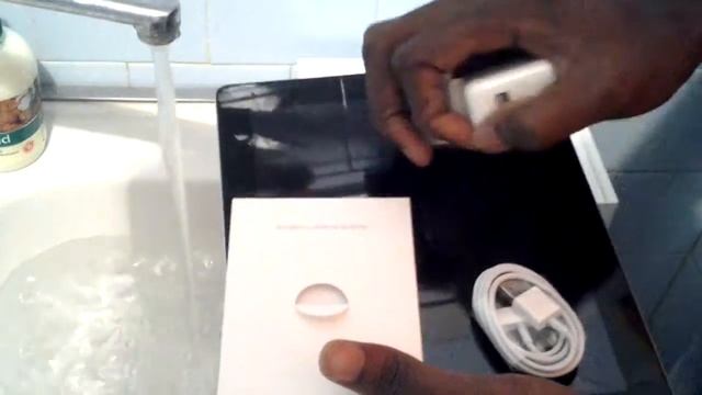 Water Drop Test: New Apple iPad 3, 3rd Generation Wifi + 4G смотреть онлайн