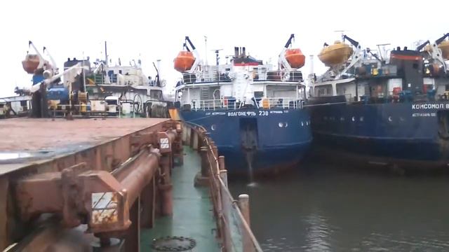 Порт Усть Донецк.Теплоходы на зимней стоянке. смотреть онлайн