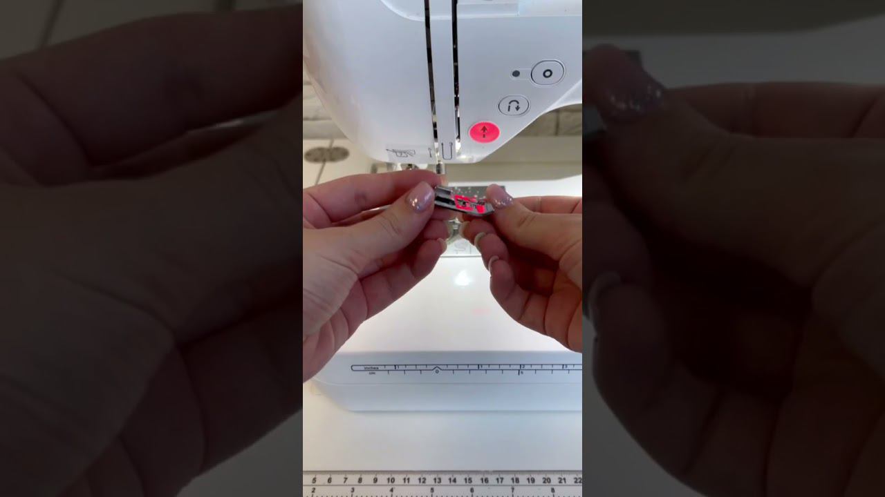 Секрет идеальной отстрочки - лапка! Показываю в видео #shorts смотреть онлайн