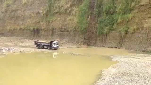 #Mercedes-Benz #Actros 4140 - Capacidad de #vadeo. смотреть онлайн