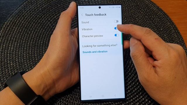 Galaxy S23's: How to Turn On/Off Keyboard Vibration Touch Feedback смотреть онлайн
