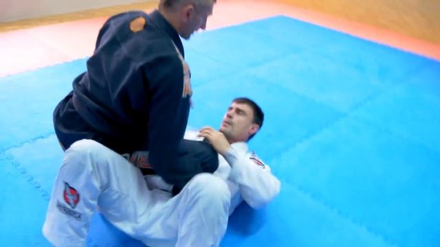 Стэфан Хупка (Stefan Hupka) Бразильское джиу джитсу. Техника Мастера #3 смотреть онлайн