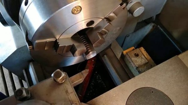 Установка резьбового резца.