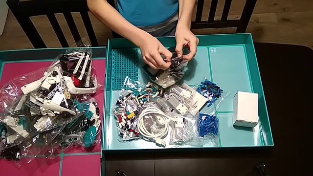 Распаковка набора LEGO Mindstorms Robot Inventor 51515 смотреть онлайн