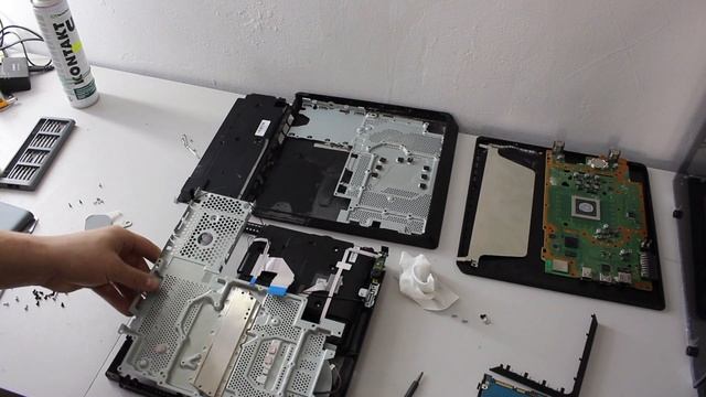 РАЗБОРКА,ЧИСТКА PLAYSTATION 4 SLIM/ГУДИТ И ГРЕЕТСЯ ПЛЕЙСТЕЙШН /CLEANING PS4 смотреть онлайн