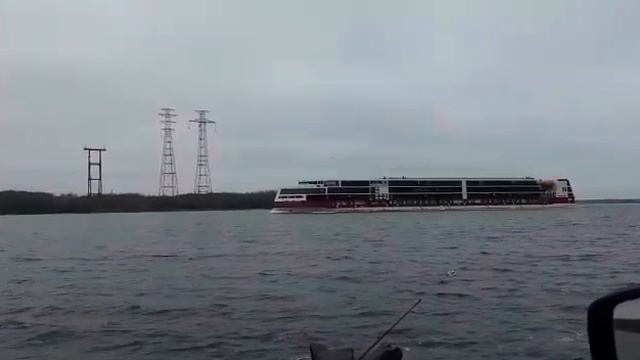 В День Народного Единства выехали на берег Волги и увидели такое Чудо - теплоход 🇷🇺👍🤩 смотреть онлайн