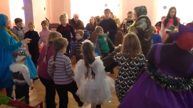 Руку правую вперед , а потом ее назад - БУГИ - БУГИ! смотреть онлайн
