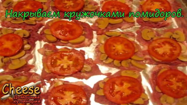 Свинина запеченная с грибами, помидорами и сыром. Простой рецепт смотреть онлайн