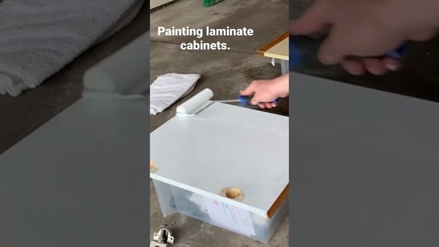 How to paint laminate cabinets and doors. смотреть онлайн