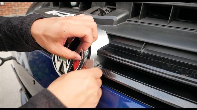 How to remove VW emblem and replace with Gloss black for the MK7 Golf GTI R смотреть онлайн