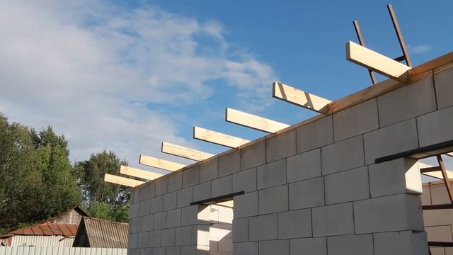 Односкатная крыша сарая. Мауэрлат, стропила, обрешетка. смотреть онлайн