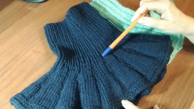 Вязание// простая манишка спицами смотреть онлайн