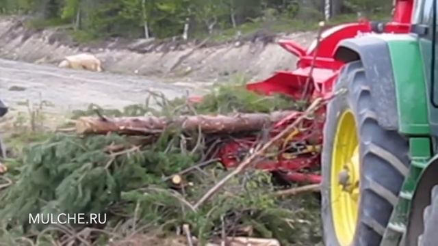 Рубительная машина Junkkari HJ-500 на производстве щепы в тандеме в форвардером John Deere!! смотреть онлайн