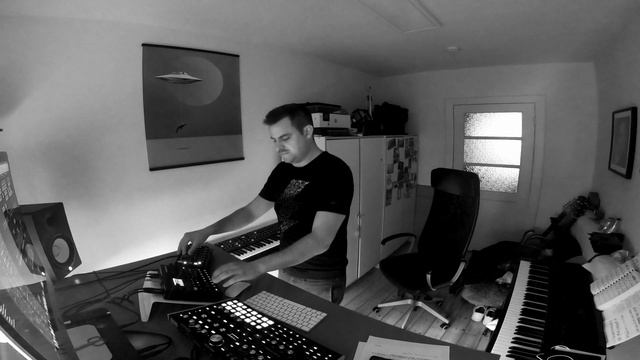 SUNDAY = FUNDAY Vol. 14 (EDM Live Session with Elektron Digitakt, ASM Hydrasynth & Prophet REV 2) смотреть онлайн