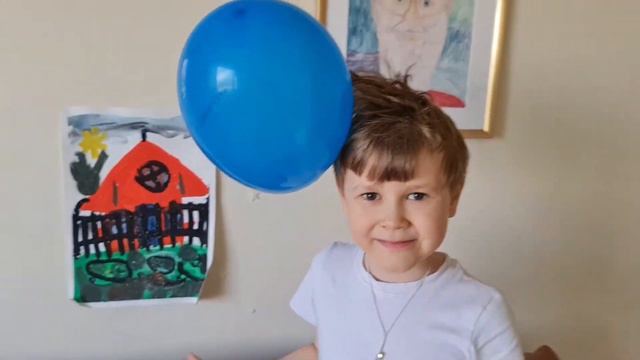 Шарик прилипает к голове смотреть онлайн