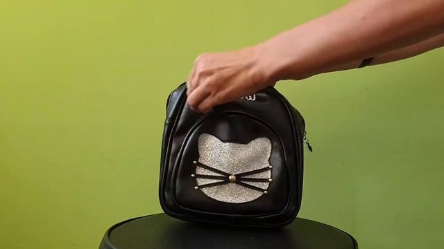 Рюкзак deVENTE 7032953 искусственная кожа, 24x21x12 см, черный, аппликация в форме кошки смотреть онлайн