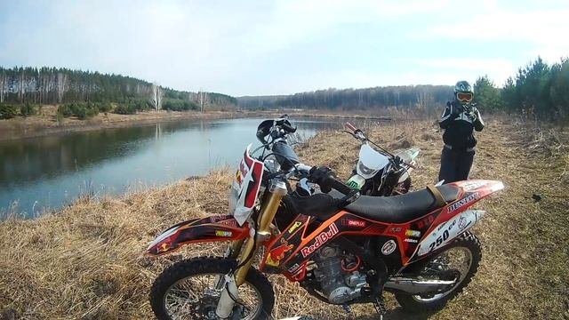 Небольшая эндуро покатушка с женой смотреть онлайн