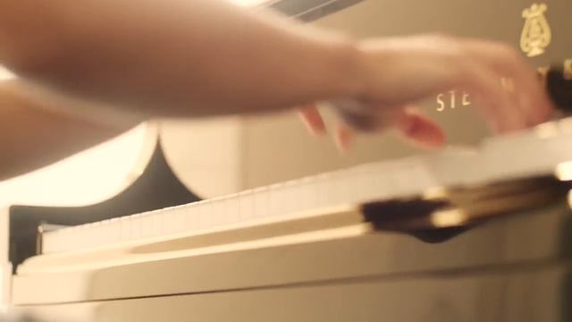 Yuja Wang plays Schumann's "The Smuggler" on a Steinway Spirio смотреть онлайн