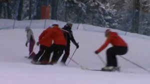 Карвинг на горных лыжах с нижней разгрузкой.