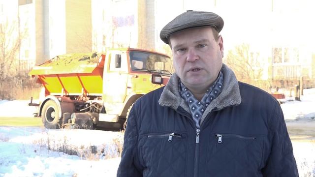 В Кузнецке ведется уборка дорог и тротуаров от наледи. смотреть онлайн