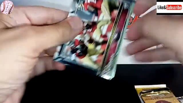 Quick Hits! #36 - 2021 Fairfield Football Collector's Edge - Hits in 3 Straight, 4/5 Boxes! смотреть онлайн