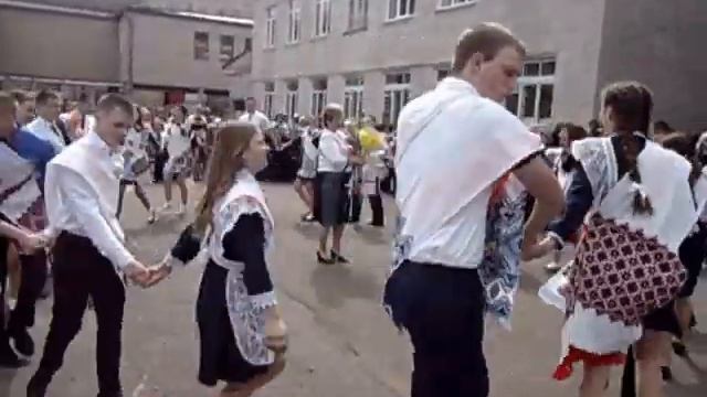 Танец с учителем. Последний звонок в Овручской гимназии 2015. смотреть онлайн