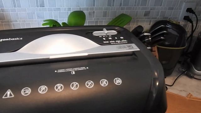 YES, you CAN shred cardboard with a small paper shredder! Amazon Basics 12 Sheet Shredder Review. смотреть онлайн