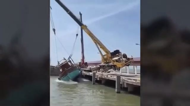 TOTAL IDIOTS AT WORK #4 смотреть онлайн