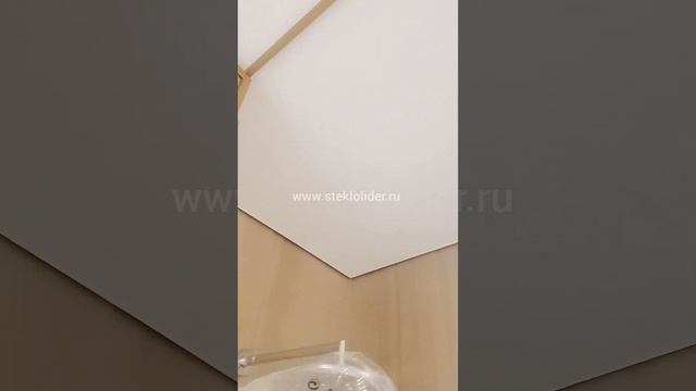 Душевая Г-образная от пола и до потолка с распашной наружу дверью (3 стекла) смотреть онлайн