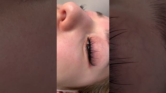 НАРАЩИВАНИЕ РЕСНИЦ ЛУЧИКИ КАЙЛИ смотреть онлайн