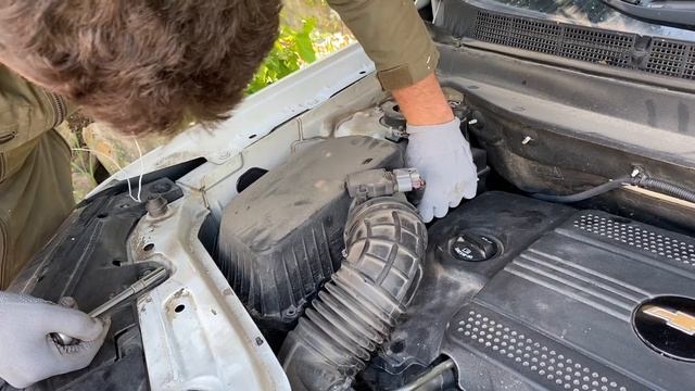 Замена воздушного фильтра Chevrolet Captiva за 5 минут смотреть онлайн