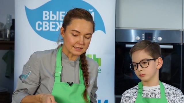 Завтрак для всей семьи: омлет из сёмги, ролл с курицей и смузи — готовим из тюменских продуктов! смотреть онлайн