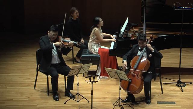 Haydn Piano Trio No. 39 in G major Gypsy Hob. XV:25 - Trio con Spirito смотреть онлайн