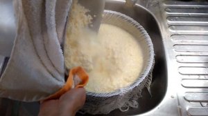 Сыр домашний твёрдый, из молока сметаны и яиц.