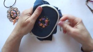 Вышиваем лентами брошь. 2 часть.