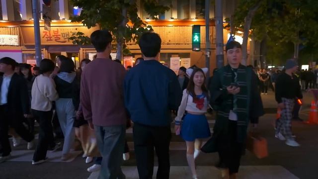 Хэллоуин в Сеуле еще никогда не был таким. Что поменялось после трагедии на Итэвоне? смотреть онлайн