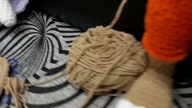 Бабушку понесло.. Такого никогда не вязала... смотреть онлайн