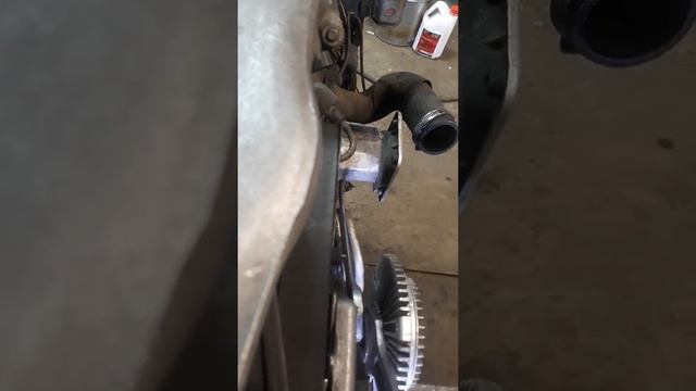 Audi A6 2.5 TDI дв. AYM. Как открутить вискомуфту. смотреть онлайн
