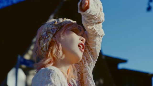 IU HOLSSI смотреть онлайн