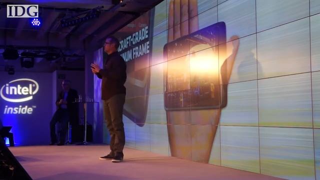 Motorola Droid Razr i runs Intel Atom processor смотреть онлайн