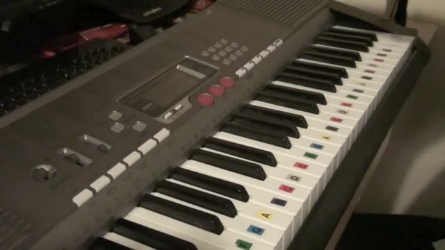 Learning to play Keyboard - First stages смотреть онлайн