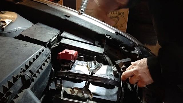 como remover y limpiar terminales de batería Nissan Altima 2017 смотреть онлайн