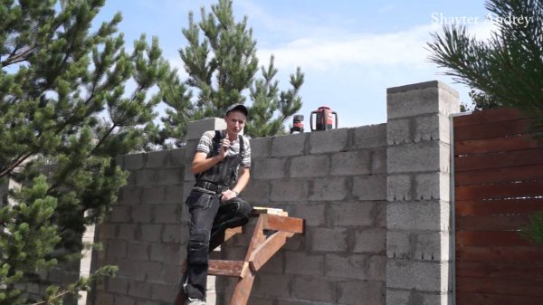 Обычный лазерный нивелир, 35 метров, солнце, нет проблем! Шайтер Андрей.