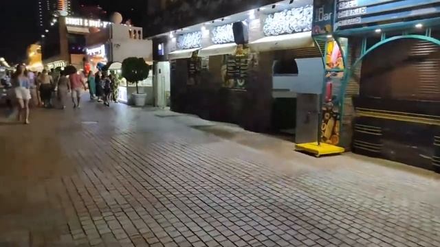 СТРОГО ПОДАРИЛ ЦВЕТЫ ДЕВУШКЕ/СТРОГО ПИКАПИТ/#strogo #пикап #lixxx смотреть онлайн