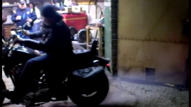 Suzuki Intruder vs 1400 Burn out смотреть онлайн
