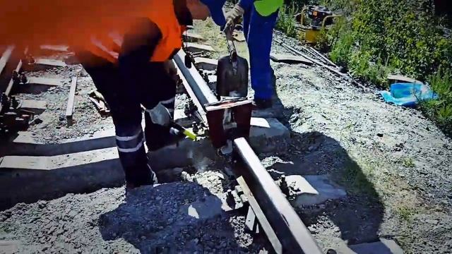 А́люминотермитная сварка рельсов смотреть онлайн